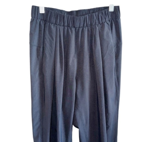 Lululemon Black Lightweight Joggers Ultra light Sz 6 Pockets Running Quick Dry - Picture 4 of 6